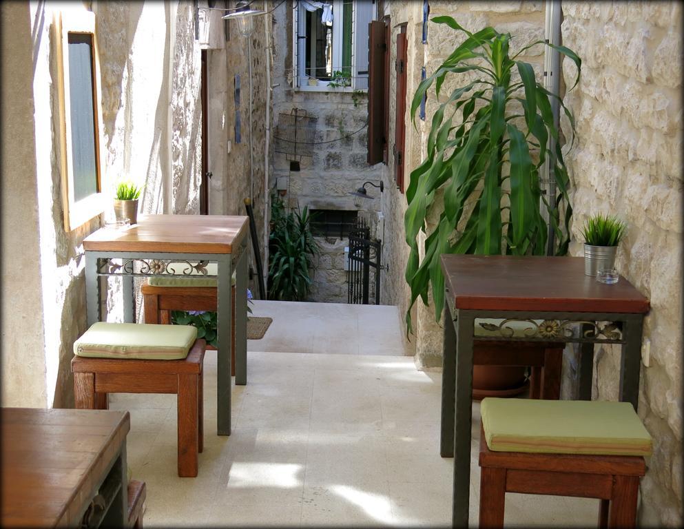 טרוגיר Apartments & Rooms Tiramola - Old Town מראה חיצוני תמונה