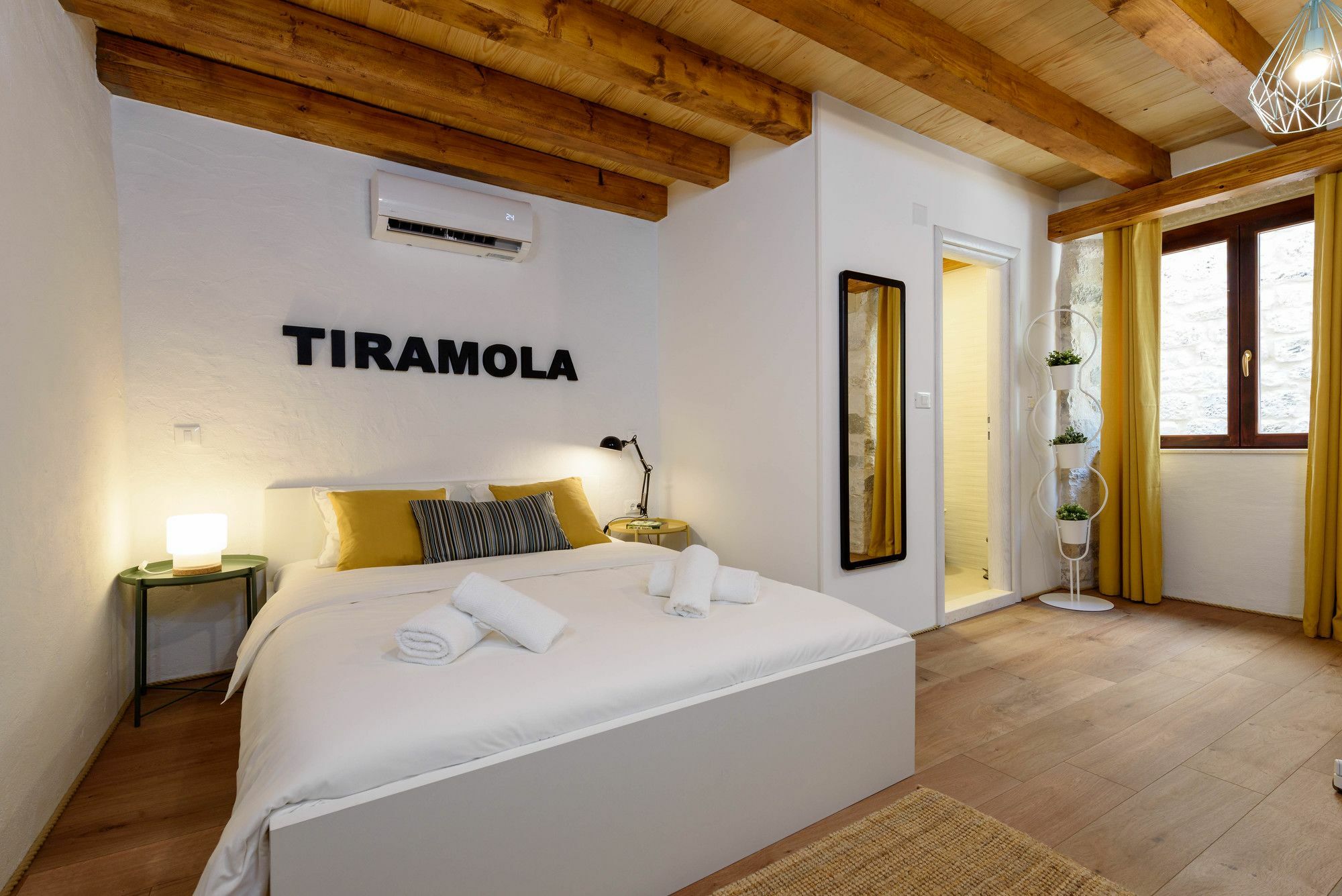 טרוגיר Apartments & Rooms Tiramola - Old Town מראה חיצוני תמונה